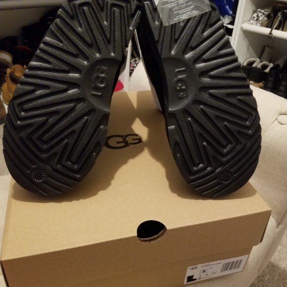 Bailey Bow II Checker - Picture 6 of 8